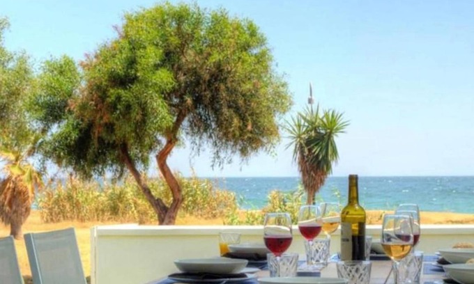 New Golden Mile Villa | Spacious Oceanfront Villa with 3 Bedrooms and Pool