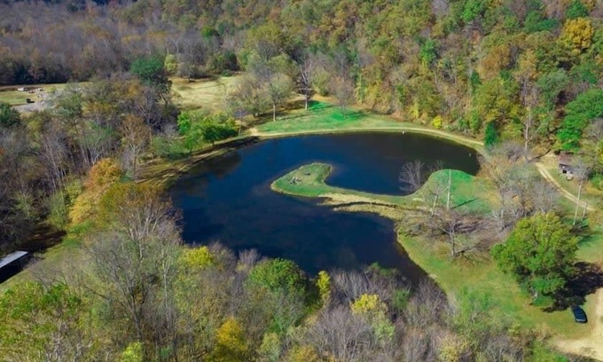 Joelton House | Relaxing Retreat: 65 Acres with Hot Tub & Lake Views