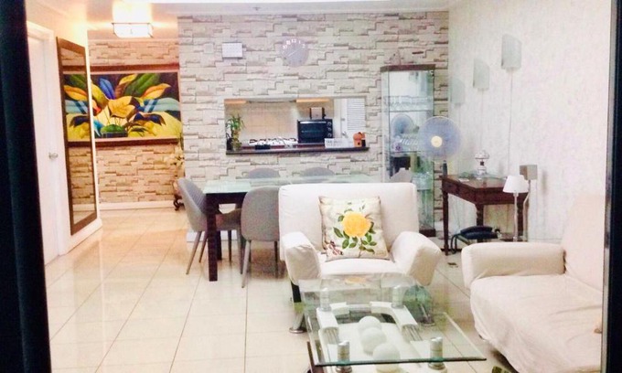 Barangay 670 Apartment | Spacious Condo Unit in Robinson Place with Pool & Spa