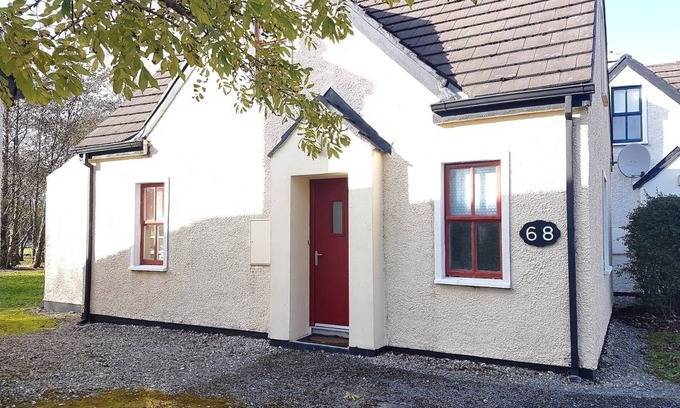 Clifden House | Explore Connemara from 68 Clifden Glen: Pet Friendly & Family Ready