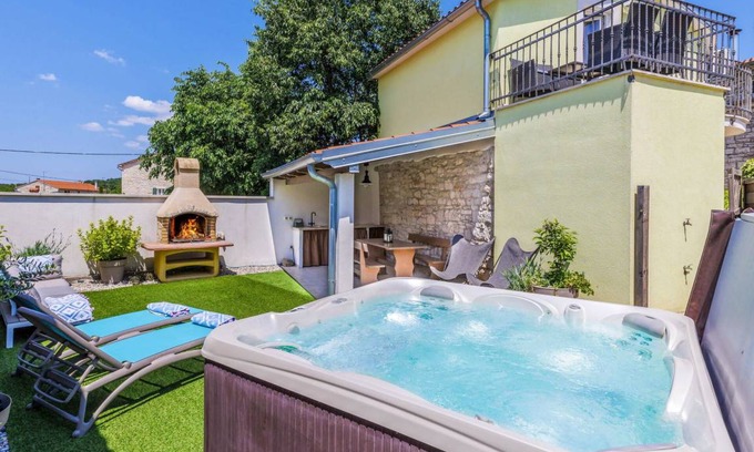 Bubani Other | Spacious 2-Bedroom House with Kitchen for 4 Guests