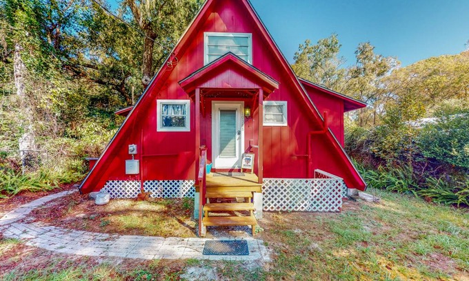 Bushnell Cabin | Cozy 69 m² Cabin for 4 Guests - Rated Perfect by Travelers