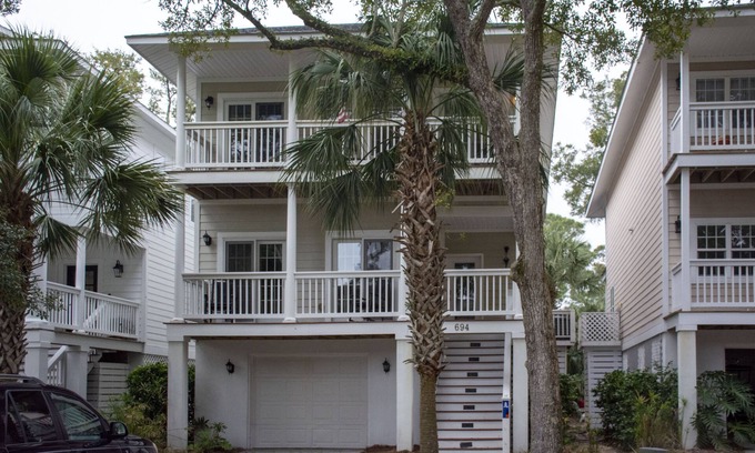 Bonito Boathouses House | Discover 694 Bonito Road: Resort Access & Oceanfront Bliss