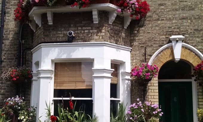 Vauxhall Bed & Breakfast | Inviting 69TheGrove: Guest Rated 9.4 with Family Amenities