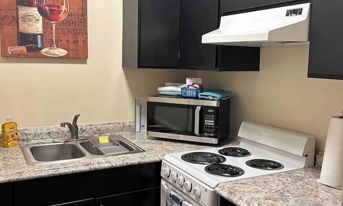 Eugene Apartment | Cozy Studio Steps from U of O and Vibrant Downtown