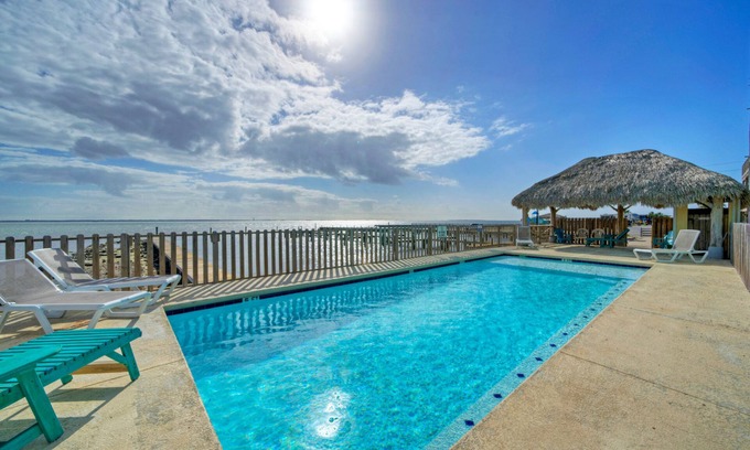 Flour Bluff House | Premier Stay at Keeper Red by AvantStay: Pool & Private Dock