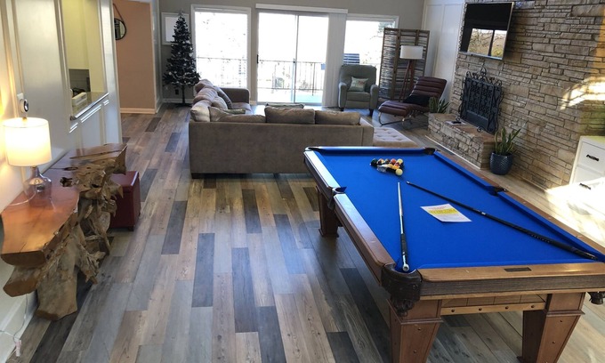 Pottsboro House | Ideal Retreat: 6-Bedroom Lake Texoma Getaway with Pool Table