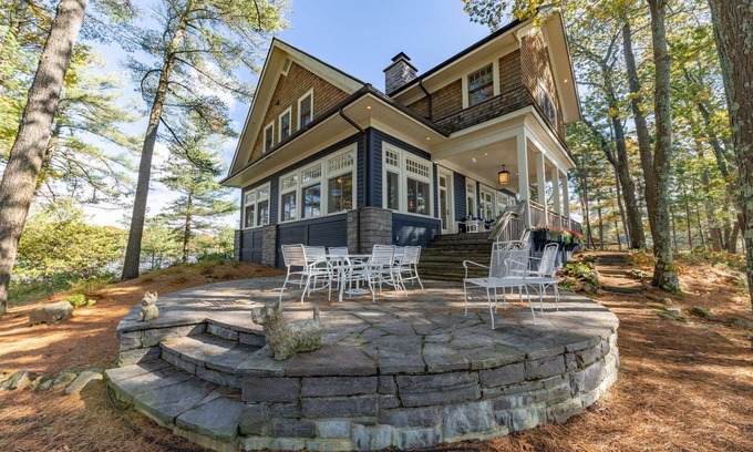 Muskoka Lakes Cottage | Spacious Island Cottage with Boathouse and Bunkie Retreat