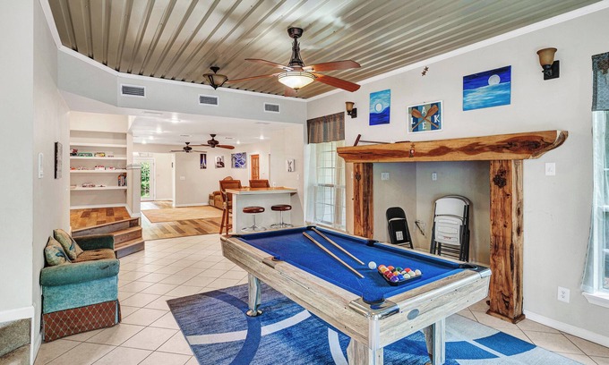 Gordonville House | Spacious Lake Texoma Retreat with Pool Table & Ping Pong