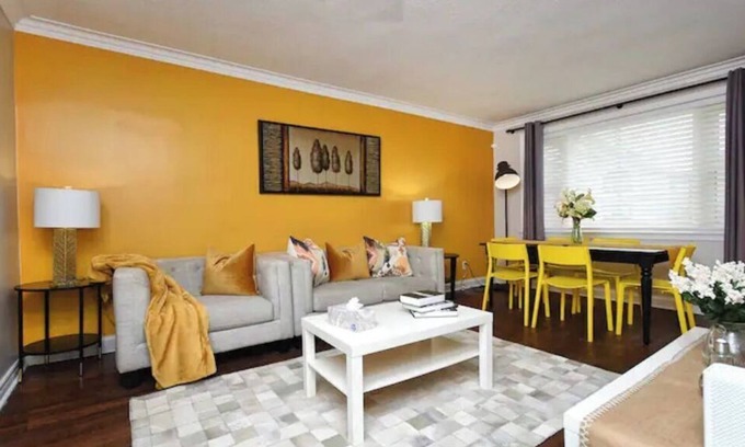 North York House | Spacious 6-Bedroom Home with Easy North York Subway Access