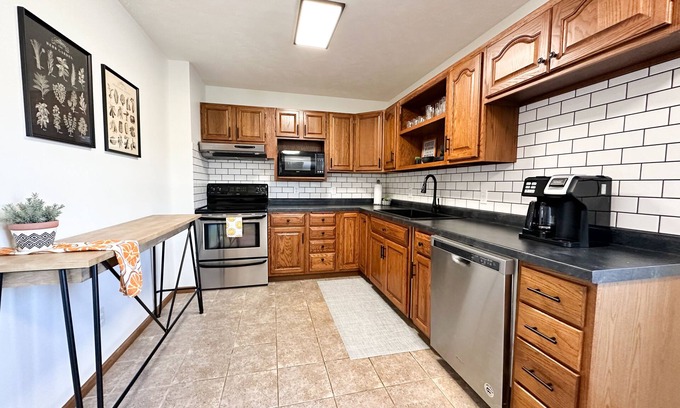 Kearney House | Exceptional 6BR Home Nestled on Retreat-like Grounds