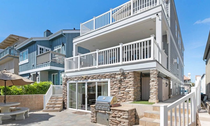 South Mission Beach House | 6BR Beachfront Retreat with Ocean View & Spa Amenities