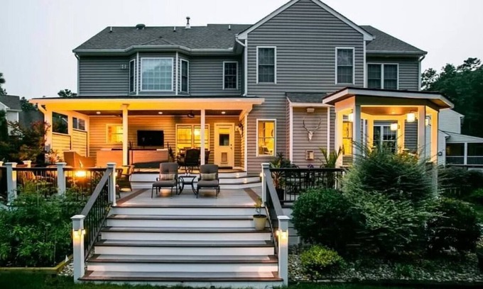Chesterfield House | Ultimate 6BR Haven with Hot Tub and Gorgeous Yard