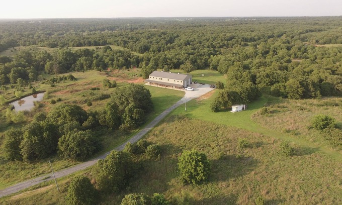 Lexington House | ✓6BR Barndominium ✓4 Bathrooms ✓For Families ✓Quiet ✓120 Acres ✓~4500 sq.ft.