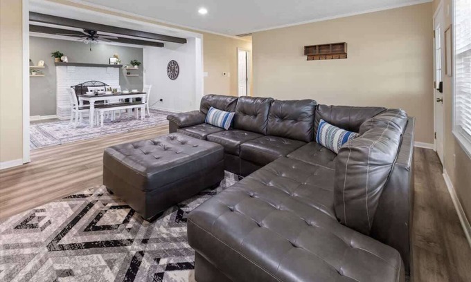 Westfield House | 6BR Family Home by Grand Park