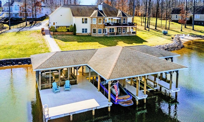 Bumpass House | 6BR Lakefront @ Lake Anna, Deck, Boat House, Beach