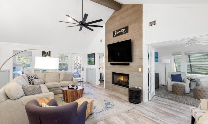 Gulf Trace House | Welcoming 6BR Retreat with Private Pool & Beach Access