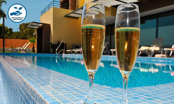 Armacao de Pera Villa | New Villa with Private Pool, Jacuzzi & Steps to the Beach