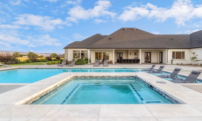 Walla Walla House | 6BR Walla Walla Estate: Pool, Jacuzzi, Theater