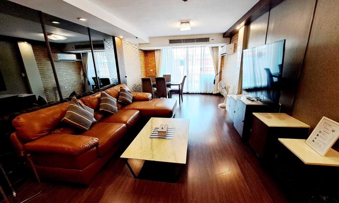 Khlong Toei Nuea Apartment | Modern 2-Bedroom Retreat in Downtown Bangkok Near BTS