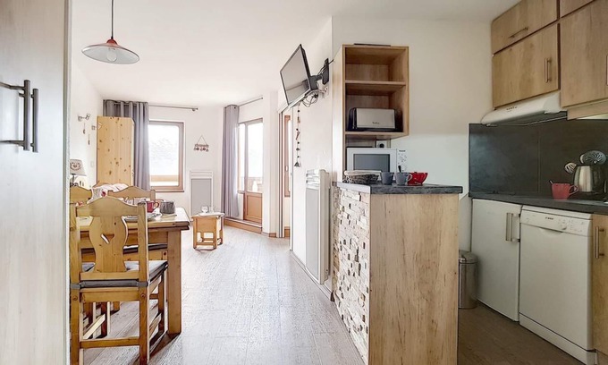 Reberty Apartment | Comfortable Retreat with Mountain Views in Les Menuires