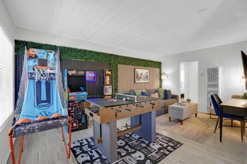 Eastside Apartment | 6th Haven, Arcade, King Bed, Games, 1 Mile to Beaches
