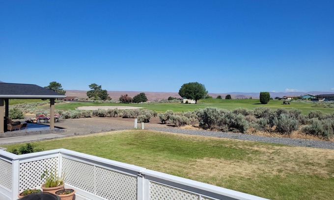 Desert Aire House | Explore 6th Hole Loop: Family-Friendly & Breakfast Included