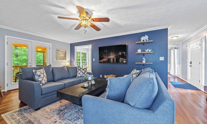 Acworth Apartment | 7.7 mi to LakePoint Sports - Near Historic DT - HotTub