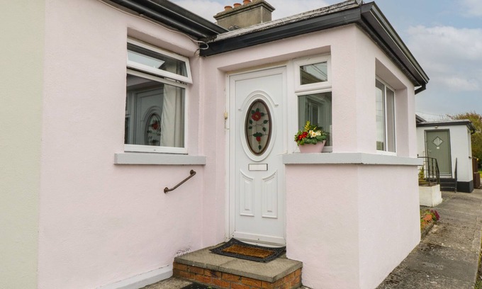 Foxford House | Pet-Friendly Retreat at 7 Aikenhead Terrace, Foxford