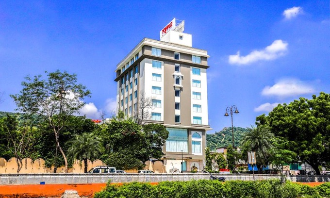 Amer Fort Road Hotel | Top-Rated 7 Apple Hotel Jal Mahal with Family-Friendly Amenities
