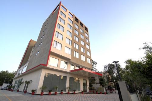 Tonk Road Hotel | Convenient Stay at 7 Apple Hotel, Pratap Nagar, Jaipur