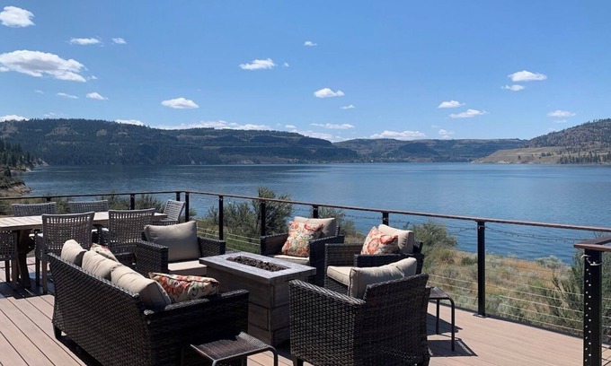 Davenport House | Lakefront Retreat: 7 Bays Home with Stunning Views
