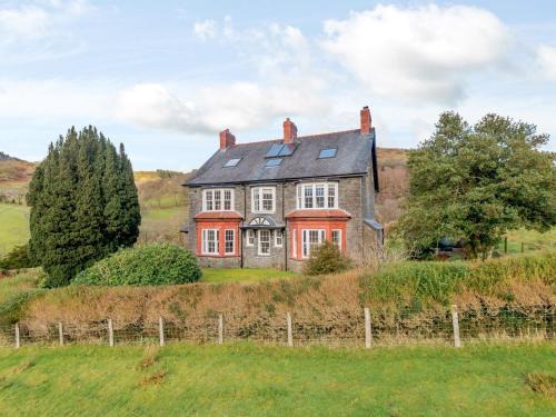 Aberllefenni House | Cozy 7 Bed Retreat in Corris – Perfect for Families & Pets