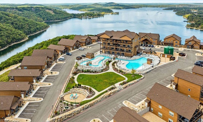 Kimberling City House | Cozy 7 Bed Lake House with Pools and Game Room Retreat