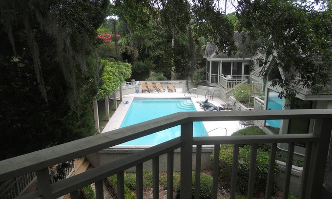 Vanderhorst Plantation House | Spacious 7 Bedroom Retreat with Private Pool & Golf Course