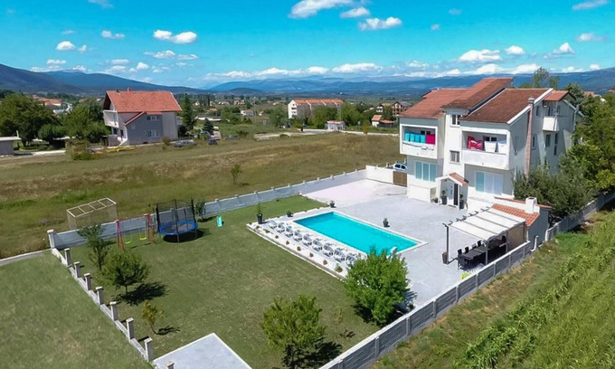 Trilj House | Spacious 7-Bedroom Retreat with Pool in Trilj