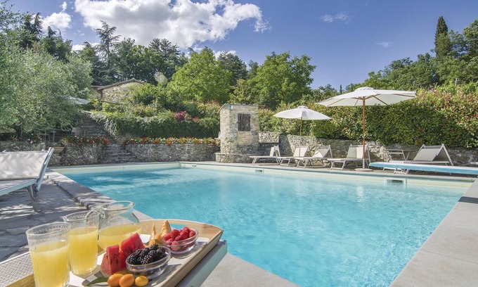 Borgo San Lorenzo House | Ideal 7-Bedroom Retreat in Borgo San Lorenzo with Pool