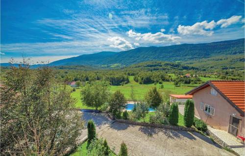 Crni Kal House | Charming 7 Bedroom Pet Friendly Home in Crni Kal