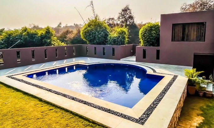 Gurugram Villa | Spacious 7 BHK Farmhouse in Gurgaon with Pool and Pets Welcome