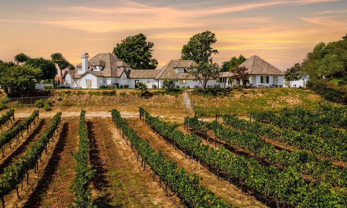 Temecula House | Discover Temecula Wine Country: 7BR Oasis with Pool & Spa