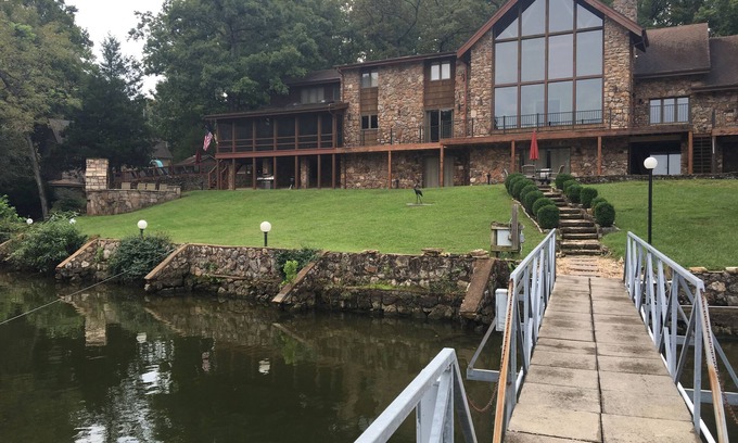 Osage Beach House | Lakefront Estate with Private Pool & New Pickleball Court