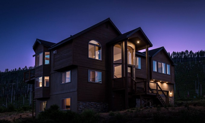 Mountain View Estates House | New 7 Bedroom Estate with Stunning Mountain Views & Hot Tub
