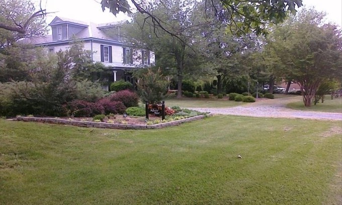 Concord House | Stunning 7 BR Manor: Ideal for Reunions & Weddings!
