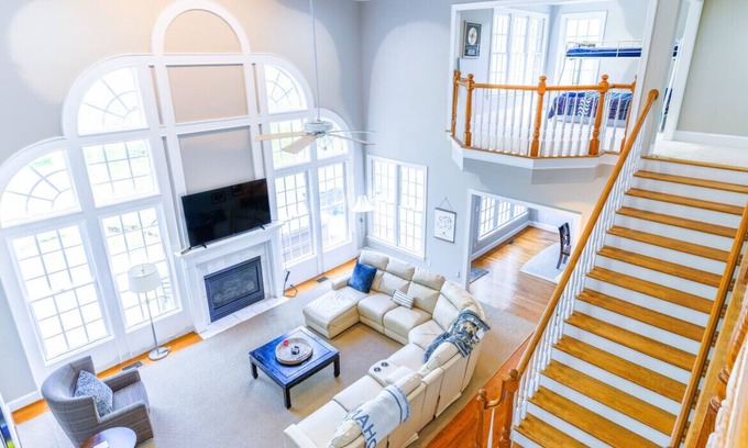 Sedgefield House | Premier 7 BR Retreat on PGA Tour’s Sedgefield CC with Hot Tub
