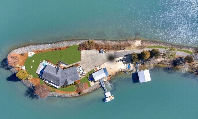York House | Private Peninsula Houseboat with Hot Tub & Panoramic Views