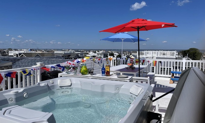 North Beach Haven House | Beachfront Retreat: 7 BRs with Hot Tub & Gourmet Kitchen