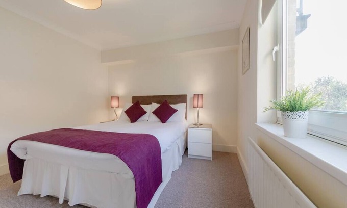 Wimbledon Apartment | Discover 7 Cascades: Family-Friendly One-Bedroom Retreat