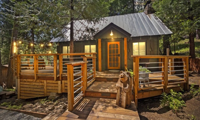 Long Barn Cabin | Discover 7 Cedars Retreat: Family-Friendly with Modern Amenities