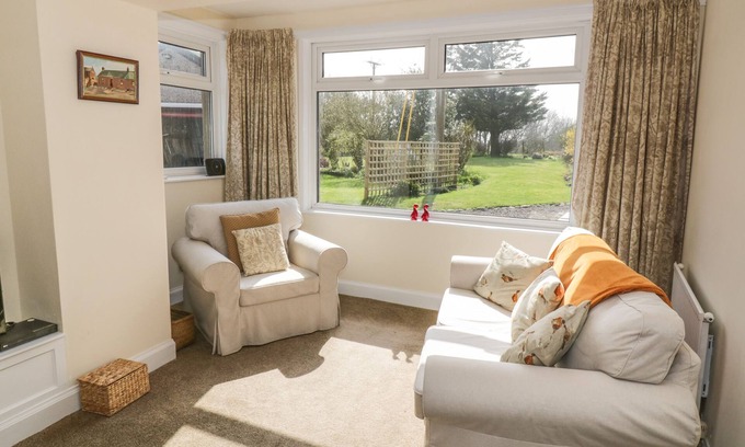 Powfoot Cottage | Pet-Friendly Retreat with Garden in Annan - 7 CUMMERTREES