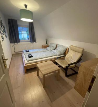 Memmingen House | Comfortable Doppelzimmer with Shared Bath & Family Amenities